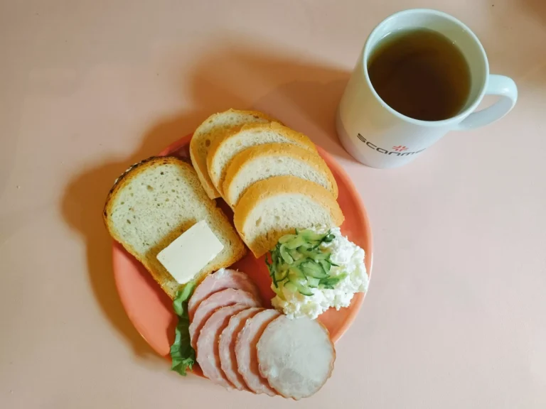 śniadanie dieta podstawowa: chleb pszenny 60g, chleb mieszany z płatkami owsianymi 20g, margaryna miękka 10g, wędlina 60g, twarożek z ogórkiem tartym 100g, herbata
A: 1,7
śniadanie dieta podstawowa: chleb pszenny 60g, chleb mieszany z płatkami owsianymi 20g, margaryna miękka 10g, wędlina 60g, twarożek z ogórkiem tartym 100g, herbata
A: 1,7