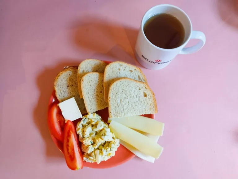 śniadanie dieta podstawowa: chleb pszenny 60g, chleb mieszany z płatkami owsianymi 20g, margaryna miękka 10g, pasta jajeczna 100g, ser żółty 40g, pomidor 50g, herbata czarna
A: 1,3,7 śniadanie dieta podstawowa: chleb pszenny 60g, chleb mieszany z płatkami owsianymi 20g, margaryna miękka 10g, pasta jajeczna 100g, ser żółty 40g, pomidor 50g, herbata czarna
A: 1,3,7