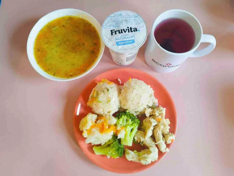 Obiad: dieta z ograniczeniem łatwoprzyswajalnych węglowodanów
zupa grochowa 450ml, ryż brązowy 100g, potrawka z kurczaka z warzywami 150g, woda z sokiem owocowym, jogurt naturalny
A: 1,7
Obiad: dieta z ograniczeniem łatwoprzyswajalnych węglowodanów
zupa grochowa 450ml, ryż brązowy 100g, potrawka z kurczaka z warzywami 150g, woda z sokiem owocowym, jogurt naturalny
A: 1,7