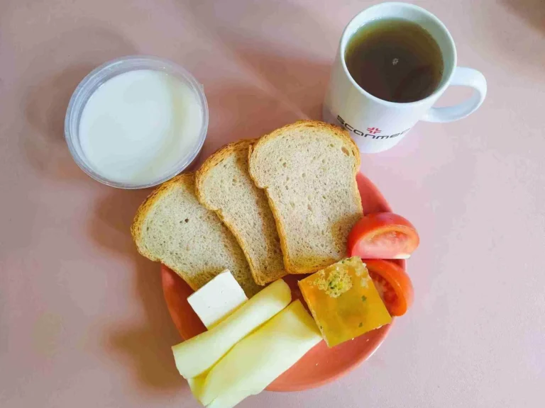 Śniadanie: dieta z ograniczeniem łatwoprzyswajalnych węglowodanów
chleb mieszany z płatkami owsianymi 70g, owsianka na mleku 150ml, margaryna miękka 10g, galaretka drobiowa 100g, ser żółty 40g, pomidor 50g, herbata czarna
A: 1,7
Śniadanie: dieta z ograniczeniem łatwoprzyswajalnych węglowodanów
chleb mieszany z płatkami owsianymi 70g, owsianka na mleku 150ml, margaryna miękka 10g, galaretka drobiowa 100g, ser żółty 40g, pomidor 50g, herbata czarna
A: 1,7