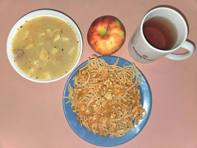 obiad dieta z ograniczeniem łatwo przyswajalnych węglowodanów: zupa zalewajka 450ml, spaghetti pełnoziarniste z mięsem mielonym drobiowym 350g, woda z sokiem owocowym, jabłko
A: 1,3 obiad dieta z ograniczeniem łatwo przyswajalnych węglowodanów: zupa zalewajka 450ml, spaghetti pełnoziarniste z mięsem mielonym drobiowym 350g, woda z sokiem owocowym, jabłko
A: 1,3