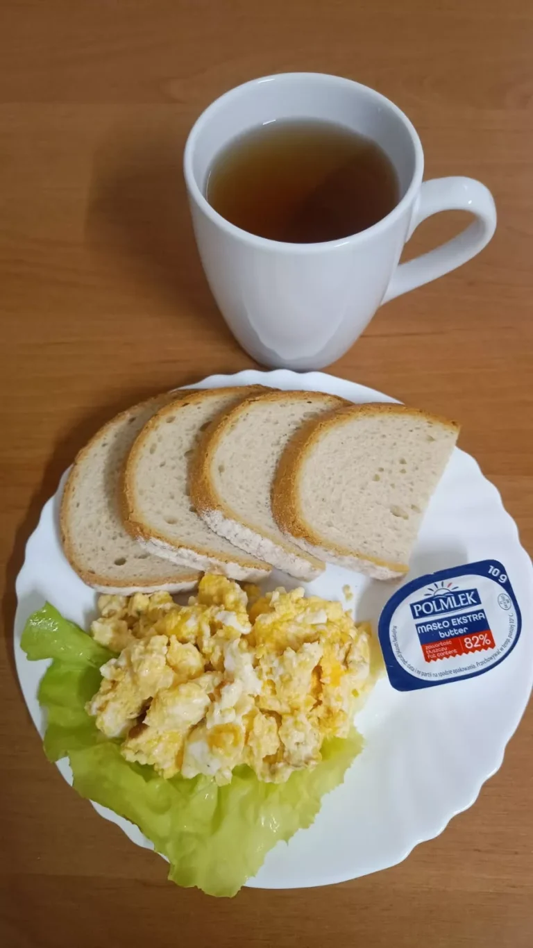 Śniadanie: dieta podstawowa
chleb pszenny 60g, chleb mieszany z płatkami owsianymi 20g, margaryna miękka 10g, pasta jajeczna 100g, ser topiony 30g, papryka40g, czarna herbata
A: 1,3,7
Śniadanie: dieta podstawowa
chleb pszenny 60g, chleb mieszany z płatkami owsianymi 20g, margaryna miękka 10g, pasta jajeczna 100g, ser topiony 30g, papryka40g, czarna herbata
A: 1,3,7