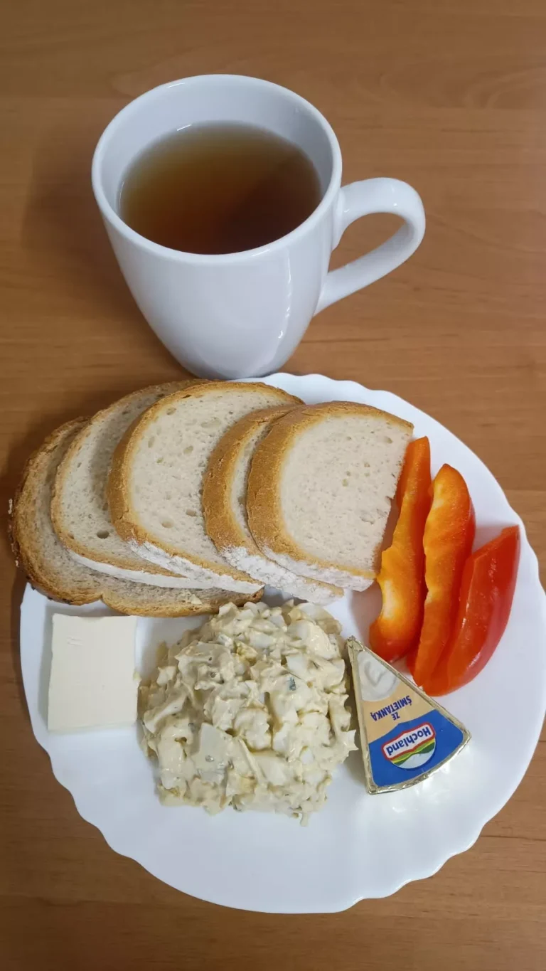 Śniadanie: dieta łatwostrawna
chleb pszenny 70g, masło 10g, jajecznica na wodzie 120g, sałata, herbata czarna
A: 1,3,7
Śniadanie: dieta łatwostrawna
chleb pszenny 70g, masło 10g, jajecznica na wodzie 120g, sałata, herbata czarna
A: 1,3,7