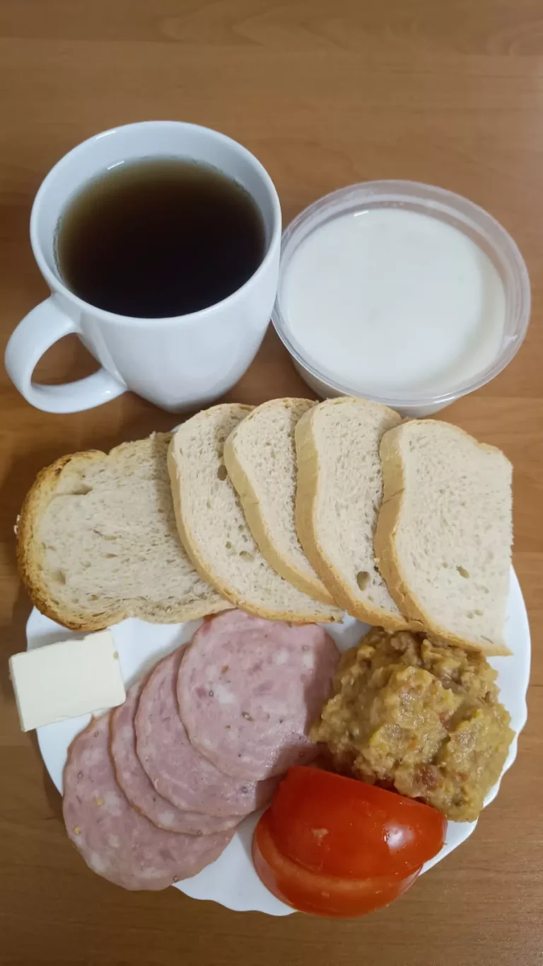 Śniadanie: dieta podstawowa
chleb pszenny 60g, chleb mieszany z płatami owsianymi 20g, margaryna miękka 10g, owsianka na mleku 150ml, pasta z soczewicy 70g, wędlina 40g, pomidor 50g, herbata czarna
A 1,7
Śniadanie: dieta podstawowa
chleb pszenny 60g, chleb mieszany z płatami owsianymi 20g, margaryna miękka 10g, owsianka na mleku 150ml, pasta z soczewicy 70g, wędlina 40g, pomidor 50g, herbata czarna
A 1,7