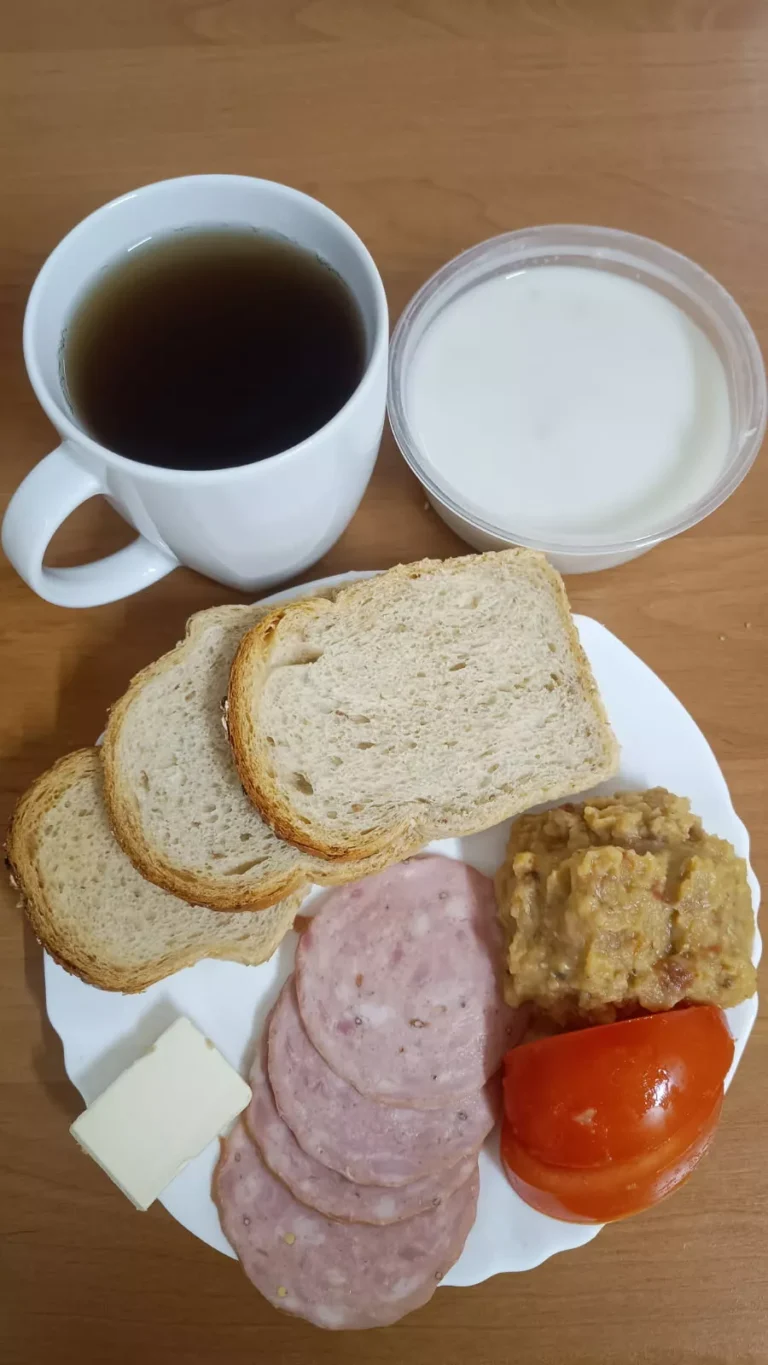 Śniadanie: dieta z ograniczeniem łatwoprzyswajalnych węglowodanów
chleb mieszany z płatami owsianymi 70g, owsianka na mleku 150ml, pasta z soczewicy 70g, wędlina 40g, pomidor 50g, herbata czarna
A 1,7
Śniadanie: dieta z ograniczeniem łatwoprzyswajalnych węglowodanów
chleb mieszany z płatami owsianymi 70g, owsianka na mleku 150ml, pasta z soczewicy 70g, wędlina 40g, pomidor 50g, herbata czarna
A 1,7