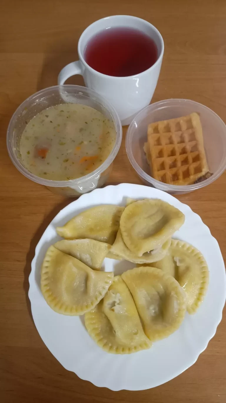 Obiad: dieta z ograniczeniem łatwoprzyswajalnych węglowodanów
zupa zalewajka 450ml, pierogi z mięsem 320g, woda z sokiem owocowym, gofr
A 1,3,7
Obiad: dieta z ograniczeniem łatwoprzyswajalnych węglowodanów
zupa zalewajka 450ml, pierogi z mięsem 320g, woda z sokiem owocowym, gofr
A 1,3,7