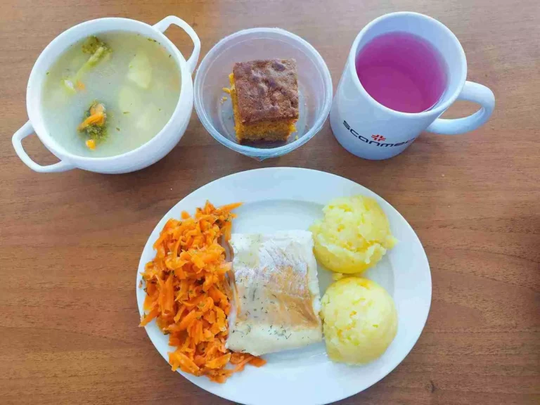 Obiad: dieta o kontrolowanej zawartości kwasów tłuszczowych
zupa brokułowa 450ml, ryba pieczona w sosie koperkowym 120g, ziemniaki gotowane 150g, marchew gotowana 100g, woda z sokiem owocowym, ciasto dyniowe
A: 1,3,4
Obiad: dieta o kontrolowanej zawartości kwasów tłuszczowych
zupa brokułowa 450ml, ryba pieczona w sosie koperkowym 120g, ziemniaki gotowane 150g, marchew gotowana 100g, woda z sokiem owocowym, ciasto dyniowe
A: 1,3,4