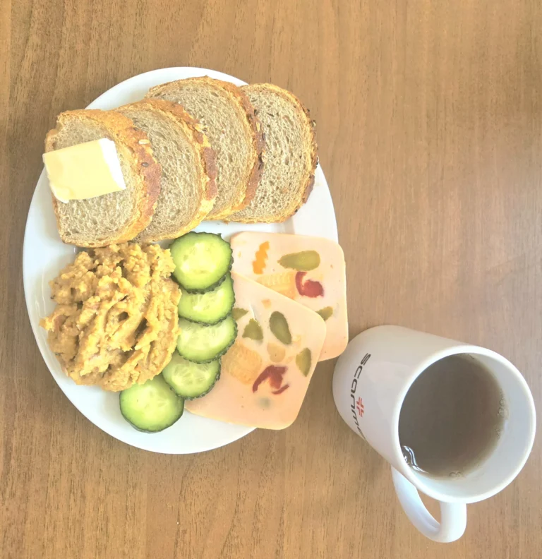 śniadanie dieta o kontrolowanej zawartości kwasów tłuszczowych: chleb mieszany z płatkami owsianymi 70g, margaryna miękka 10g, humus z suszonymi pomidorami 100g, wędlina drobiowa 40g, ogórek zielony 40g, herbata czarna
A: 1,7,11
śniadanie dieta o kontrolowanej zawartości kwasów tłuszczowych: chleb mieszany z płatkami owsianymi 70g, margaryna miękka 10g, humus z suszonymi pomidorami 100g, wędlina drobiowa 40g, ogórek zielony 40g, herbata czarna
A: 1,7,11