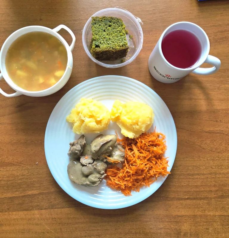 obiad dieta o kontrolowanej zawartości kwasów tłuszczowych: zupa grochowa 450ml, wątróbka drobiowa gotowana w sosie własnym 150g, ziemniaki gotowane 150g, marchew tarta z jabłkiem 110g, woda z sokiem owocowym, ciasto szpinakowe
A: 1,3 obiad dieta o kontrolowanej zawartości kwasów tłuszczowych: zupa grochowa 450ml, wątróbka drobiowa gotowana w sosie własnym 150g, ziemniaki gotowane 150g, marchew tarta z jabłkiem 110g, woda z sokiem owocowym, ciasto szpinakowe
A: 1,3