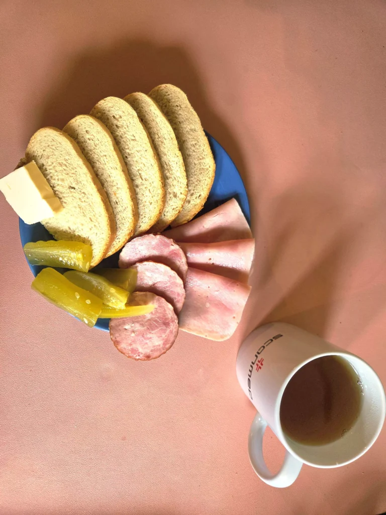 śniadanie dieta łatwostrawna: chleb pszenny 70g, margaryna miękka 10g, wędlina 90g, ogórek kiszony bez skóry 60g, herbata czarna
A: 1,7 śniadanie dieta łatwostrawna: chleb pszenny 70g, margaryna miękka 10g, wędlina 90g, ogórek kiszony bez skóry 60g, herbata czarna
A: 1,7