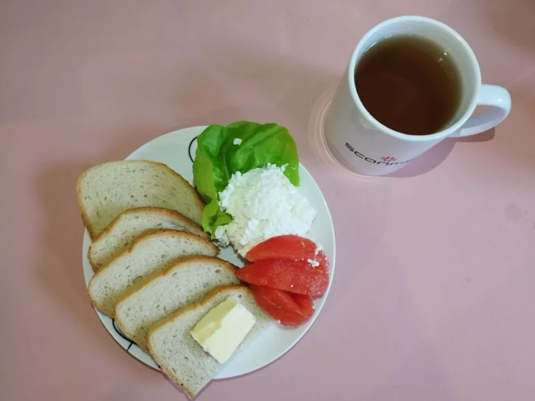 Śniadanie: dieta łatwostrawna
chleb pszenny 70g, margaryna miękka 10g, twarożek 120g, pomidor bez skóry 50g, herbata czarna
A: 1,7
Śniadanie: dieta łatwostrawna
chleb pszenny 70g, margaryna miękka 10g, twarożek 120g, pomidor bez skóry 50g, herbata czarna
A: 1,7