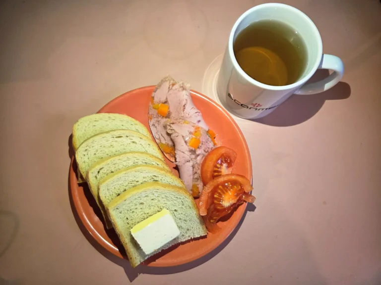 śniadanie dieta łatwostrawna: chleb pszenny 70g, margaryna miękka 10g, wędlina 60g, pomidor bez skóry 50g, herbata czarna
A: 1,7 śniadanie dieta łatwostrawna: chleb pszenny 70g, margaryna miękka 10g, wędlina 60g, pomidor bez skóry 50g, herbata czarna
A: 1,7