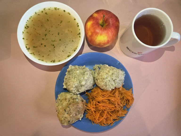 obiad dieta łatwostrawna: zupa ryżowa 450ml, kotlet mielony drobiowo-wieprzowy duszony w sosie koperkowym 120g, kasza jęczmienna 150g, surówka z marchewki 125g, woda z sokiem owocowym, jabłko
A: 1,3 obiad dieta łatwostrawna: zupa ryżowa 450ml, kotlet mielony drobiowo-wieprzowy duszony w sosie koperkowym 120g, kasza jęczmienna 150g, surówka z marchewki 125g, woda z sokiem owocowym, jabłko
A: 1,3