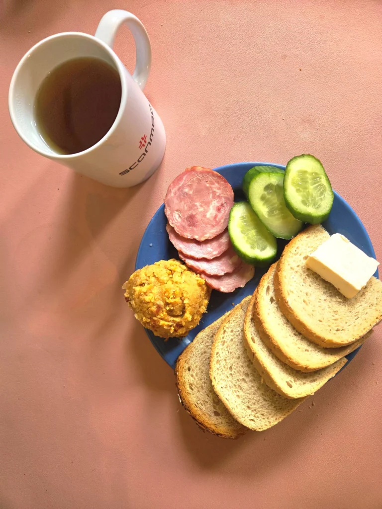 śniadanie dieta podstawowa: chleb pszenny 60g, chleb mieszany z płatkami owsianymi 20g, margaryna miękka 10g, humus z ciecierzycy 100g, wędlina 40g, ogórek zielony 40g, herbata czarna
A: 1,7,11 śniadanie dieta podstawowa: chleb pszenny 60g, chleb mieszany z płatkami owsianymi 20g, margaryna miękka 10g, humus z ciecierzycy 100g, wędlina 40g, ogórek zielony 40g, herbata czarna
A: 1,7,11