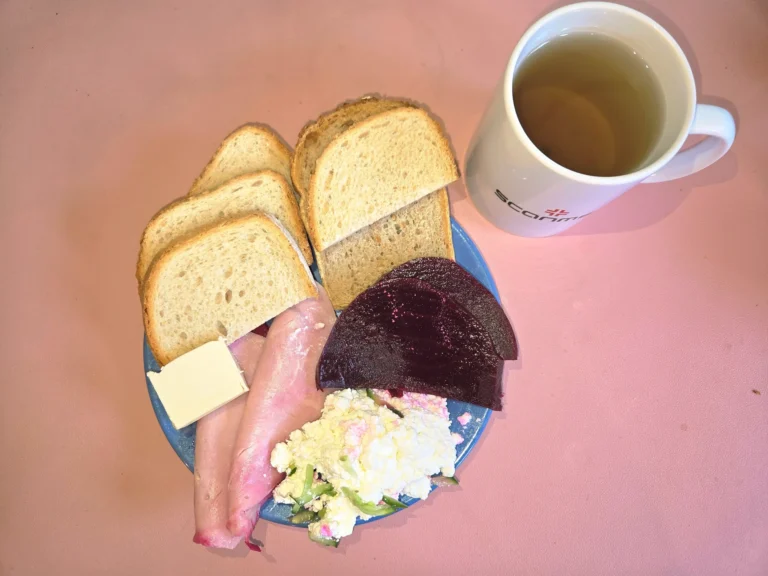 śniadanie dieta podstawowa: chleb pszenny 60g, chleb mieszany z płatkami owsianymi 20g, margaryna miękka 10g, wędlina 60g, twarożek z ogórkiem 120g, buraczki kiszone 60g, herbata czarna
A: 1,7 śniadanie dieta podstawowa: chleb pszenny 60g, chleb mieszany z płatkami owsianymi 20g, margaryna miękka 10g, wędlina 60g, twarożek z ogórkiem 120g, buraczki kiszone 60g, herbata czarna
A: 1,7