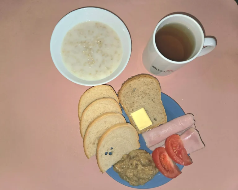 śniadanie dieta podstawowa: chleb pszenny 60g, chleb mieszany z płatkami owsianymi 20g, margartna miękka 10g, pasta z soczewicy 70g, wędlina 40g, pomidor 60g, owsianka na mleku 150ml, herbata czarna
A: 1,7 śniadanie dieta podstawowa: chleb pszenny 60g, chleb mieszany z płatkami owsianymi 20g, margartna miękka 10g, pasta z soczewicy 70g, wędlina 40g, pomidor 60g, owsianka na mleku 150ml, herbata czarna
A: 1,7