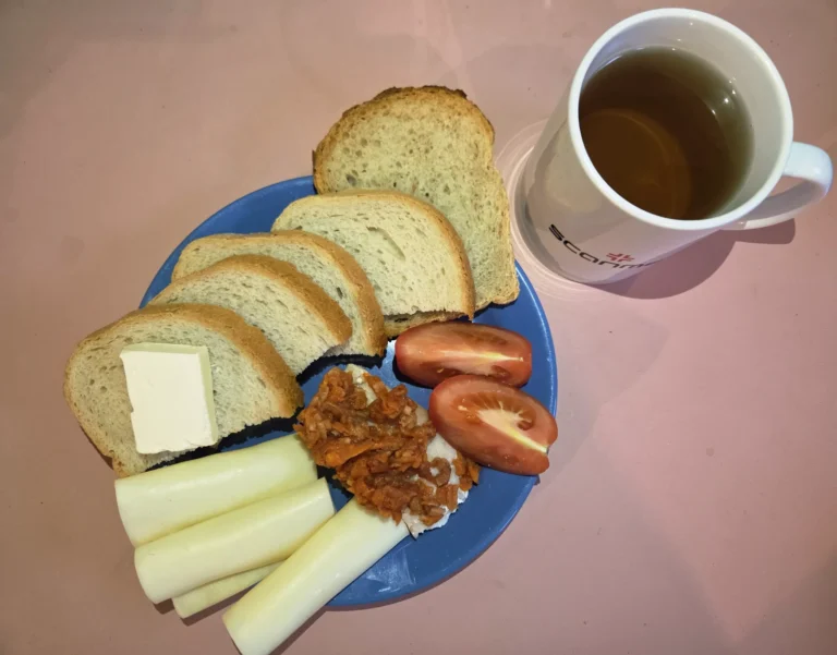 śniadanie dieta podstawowa: chleb pszenny 60g, chleb mieszany z płatkami owsianymi 20g, margaryna miękka 10g, ser żółty 40g, ryba po grecku z warzywami 100g, pomidor 60g, herbata czarna
A: 1,4,7,9 śniadanie dieta podstawowa: chleb pszenny 60g, chleb mieszany z płatkami owsianymi 20g, margaryna miękka 10g, ser żółty 40g, ryba po grecku z warzywami 100g, pomidor 60g, herbata czarna
A: 1,4,7,9