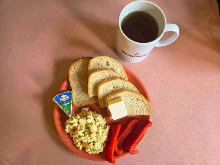 Śniadanie: dieta podstawowa
chleb pszenny 60g, chleb mieszany 20g, margaryna miękka 10g, pasta jajeczna 100g, ser topiony 30g, papryka 40g, herbata czarna
A: 1,3,7
Śniadanie: dieta podstawowa
chleb pszenny 60g, chleb mieszany 20g, margaryna miękka 10g, pasta jajeczna 100g, ser topiony 30g, papryka 40g, herbata czarna
A: 1,3,7