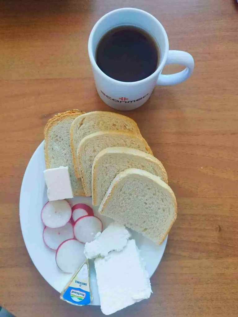 Śniadanie: dieta podstawowa
chleb pszenny 60g, chleb mieszany z płatkami owsianymi 20g, ser biały w kawałku 100g, rzodkiewka, ser topiony 30g, herbata czarna
A: 1,7
Śniadanie: dieta podstawowa
chleb pszenny 60g, chleb mieszany z płatkami owsianymi 20g, ser biały w kawałku 100g, rzodkiewka, ser topiony 30g, herbata czarna
A: 1,7