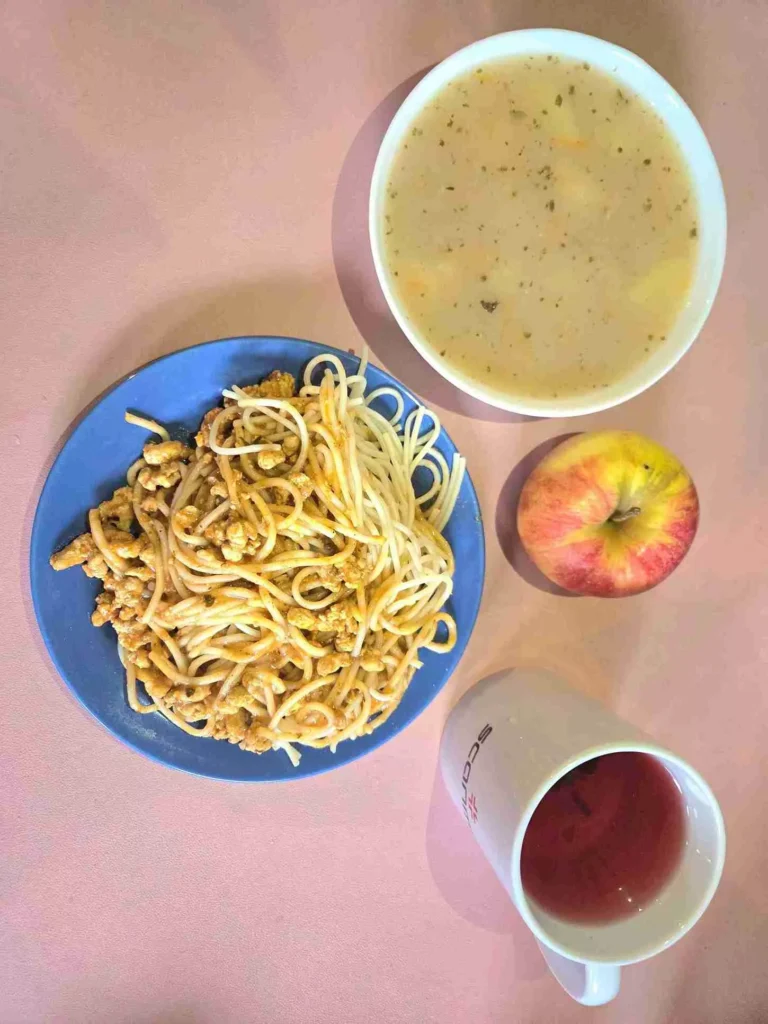 Obiad: dieta podstawowa
zupa zalewajka 450ml, spaghetti z mięsem mielonym drobiowym 350g, woda z sokiem malinowym, jabłko
A:1,3
Obiad: dieta podstawowa
zupa zalewajka 450ml, spaghetti z mięsem mielonym drobiowym 350g, woda z sokiem malinowym, jabłko
A:1,3