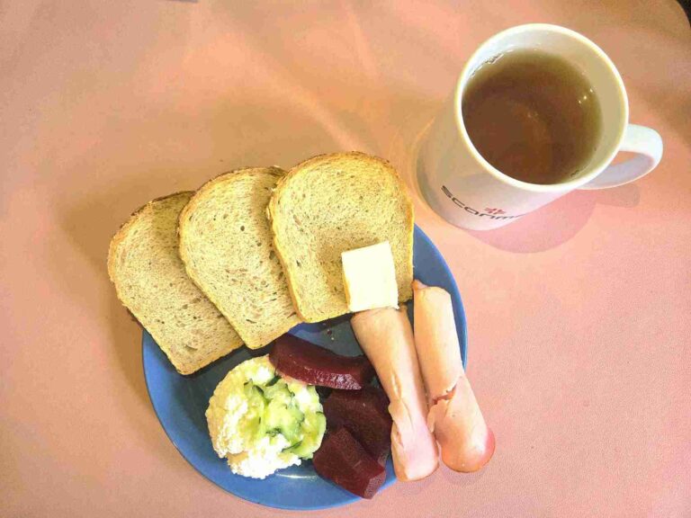 Śniadanie: dieta z ograniczeniem łatwoprzyswajalnych węglowodanów
chleb mieszany 70g, margaryna miękka 10g, wędlina wieprzowa 60g, twarożek z ogórkiem tartym 120g, buraki kiszone 50g, herbata czarna
A: 1,7
Śniadanie: dieta z ograniczeniem łatwoprzyswajalnych węglowodanów
chleb mieszany 70g, margaryna miękka 10g, wędlina wieprzowa 60g, twarożek z ogórkiem tartym 120g, buraki kiszone 50g, herbata czarna
A: 1,7