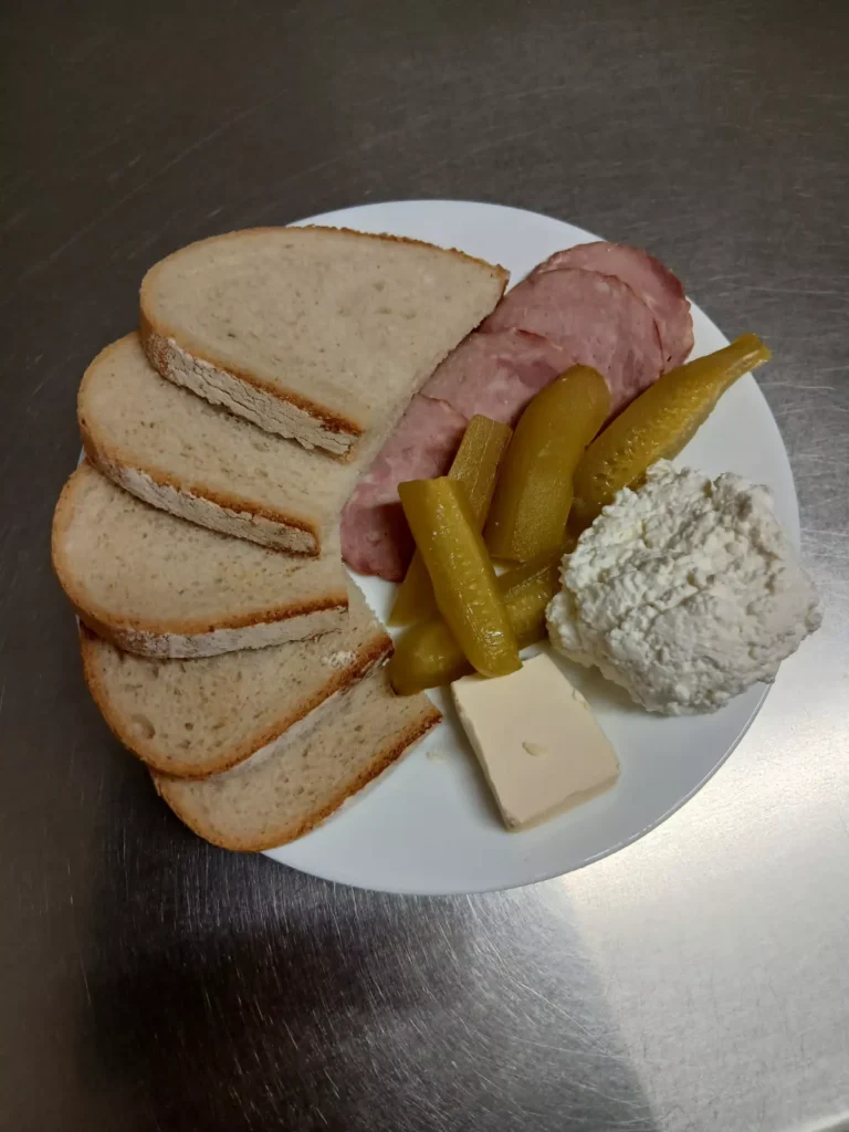 śniadanie dieta łatwostrawna: chleb pszenny 70g, margaryna 10g, twarożek 80g, wędlina wieprzowa 40g, ogórek kiszony bez skóry 50g, herbata czarna
A: 1,7 śniadanie dieta łatwostrawna: chleb pszenny 70g, margaryna 10g, twarożek 80g, wędlina wieprzowa 40g, ogórek kiszony bez skóry 50g, herbata czarna
A: 1,7