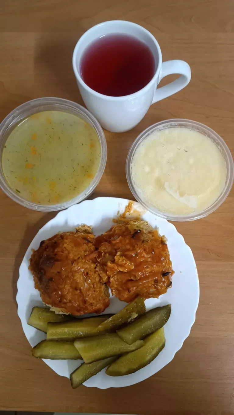 Obiad: dieta z ograniczeniem łatwoprzyswajalnych węglowodanów
zupa koperkowa 450ml, gołąbki w sosie pomidorowym 300g, ogórki kiszone 80g, woda z sokiem malinowym, budyń
A: 1,3,7
Obiad: dieta z ograniczeniem łatwoprzyswajalnych węglowodanów
zupa koperkowa 450ml, gołąbki w sosie pomidorowym 300g, ogórki kiszone 80g, woda z sokiem malinowym, budyń
A: 1,3,7