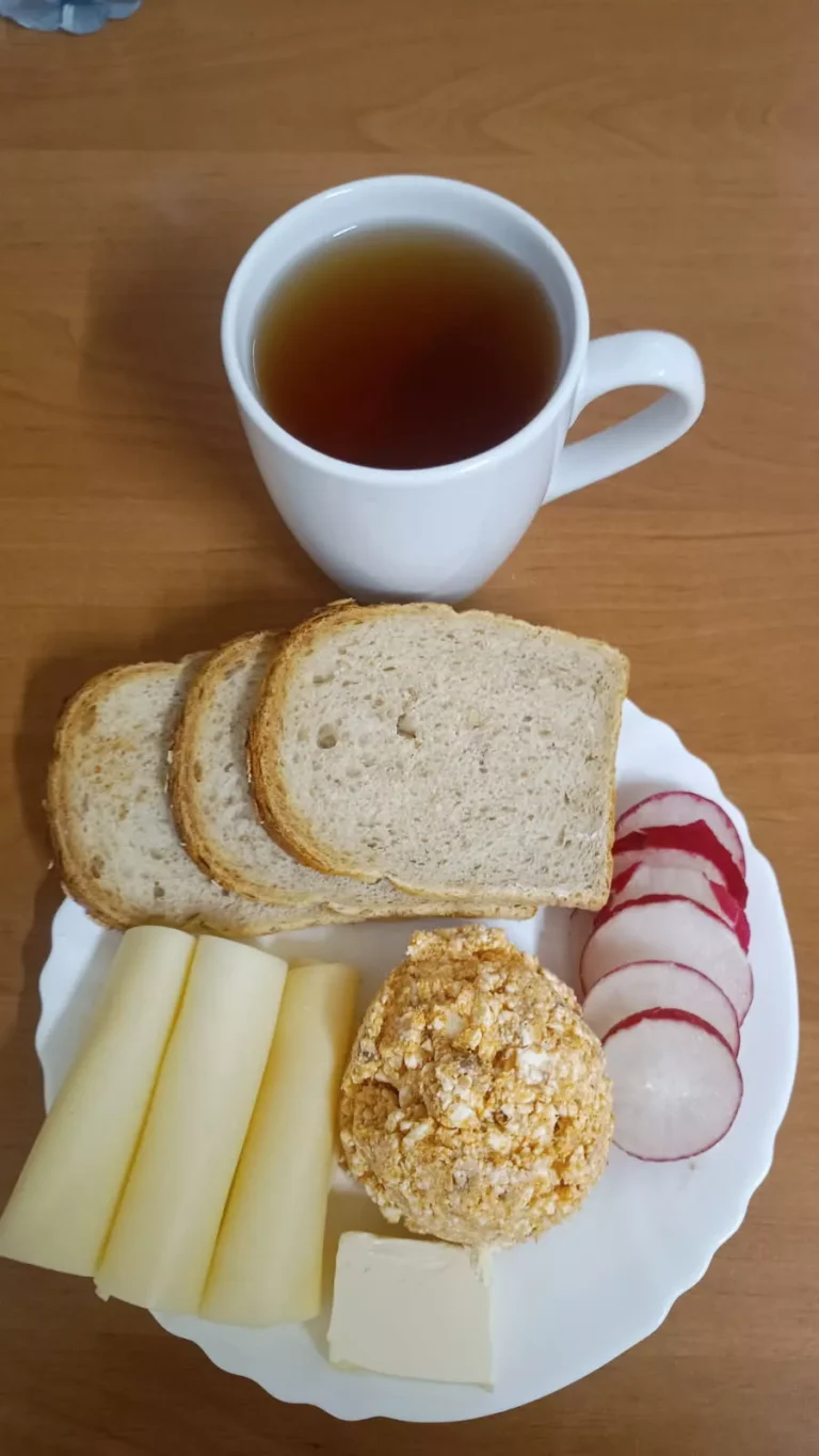 śniadanie dieta o kontrolowanej zawartości kwasów tłuszczowych: chleb mieszany z płatkami owsianymi 20g, margaryna miękka 10g, ser żółty gouda 40g, pasta z makreli w pomidorach 100g, rzodkiewka 40g, herbata czarna
A: 1,4,7
śniadanie dieta o kontrolowanej zawartości kwasów tłuszczowych: chleb mieszany z płatkami owsianymi 20g, margaryna miękka 10g, ser żółty gouda 40g, pasta z makreli w pomidorach 100g, rzodkiewka 40g, herbata czarna
A: 1,4,7