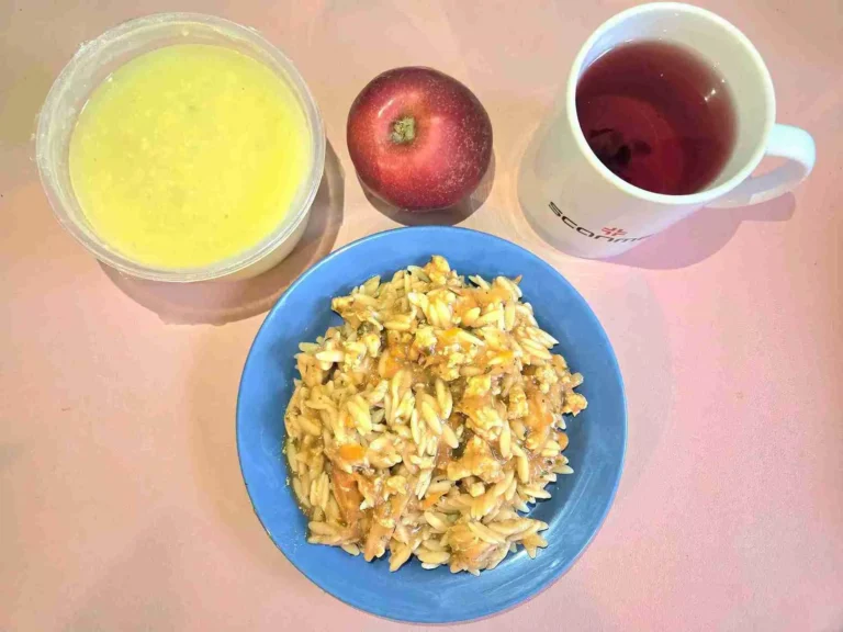 Obiad: dieta łatwostrawna
zupa krem z białych warzyw 450ml, makaron drobny z mięsem mielonym 300g, woda z sokiem malinowym, jabłko
A: 1,7
Obiad: dieta łatwostrawna
zupa krem z białych warzyw 450ml, makaron drobny z mięsem mielonym 300g, woda z sokiem malinowym, jabłko
A: 1,7