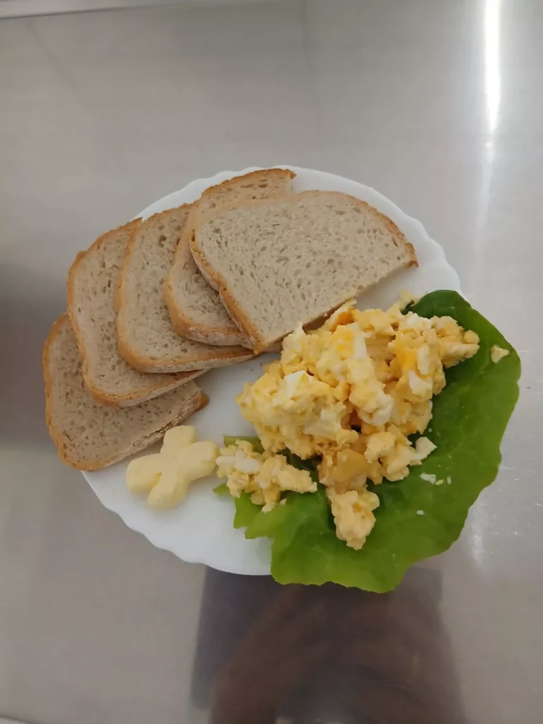 śniadanie dieta łatwostrawna: chleb pszenny 70g, masło 10g, jajecznica na wodzie 120g, sałata, herbata czarna
A: 1,3,7 śniadanie dieta łatwostrawna: chleb pszenny 70g, masło 10g, jajecznica na wodzie 120g, sałata, herbata czarna
A: 1,3,7