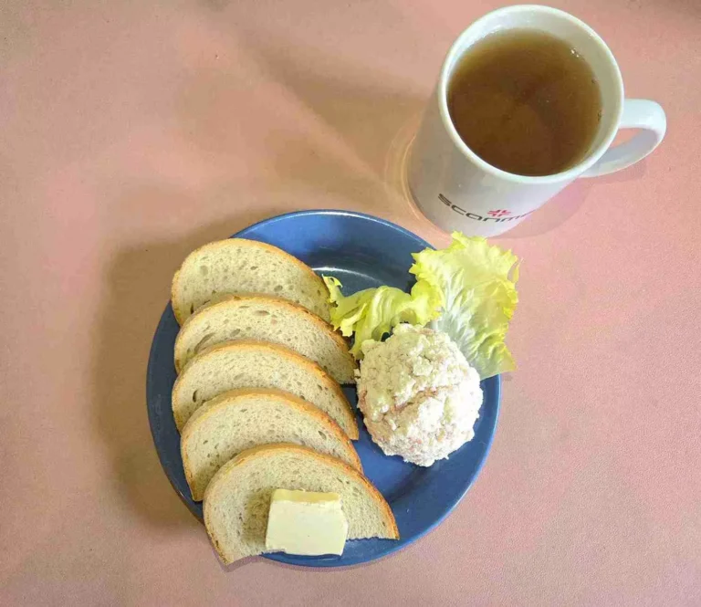 Śniadanie: dieta łatwostrawna
chleb pszenny 70g, margaryna miękka 10g, twarożek z wędliną 120g, sałata, herbata czarna
A: 1,7
Śniadanie: dieta łatwostrawna
chleb pszenny 70g, margaryna miękka 10g, twarożek z wędliną 120g, sałata, herbata czarna
A: 1,7