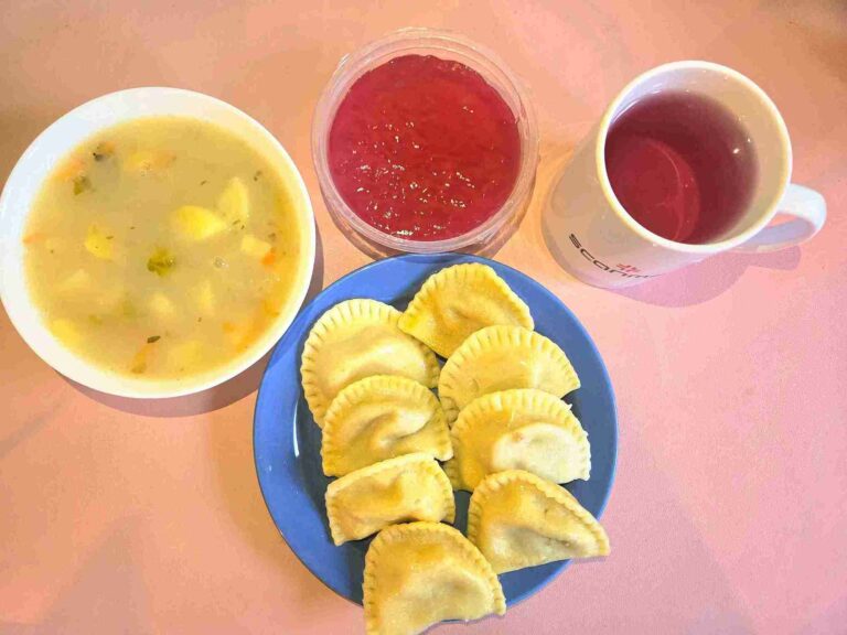 Obiad: dieta z ograniczeniem łatwoprzyswajalnych węglowodanów
zupa brukselkowa 450ml, pierogi z mięsem 350g, woda z sokiem malinowym, kisiel
A: 1,3
Obiad: dieta z ograniczeniem łatwoprzyswajalnych węglowodanów
zupa brukselkowa 450ml, pierogi z mięsem 350g, woda z sokiem malinowym, kisiel
A: 1,3