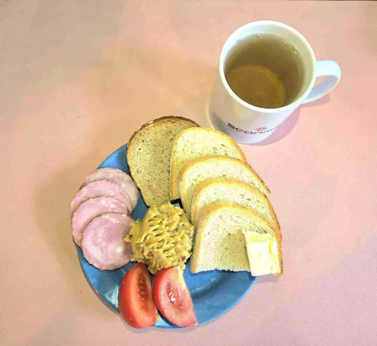 Śniadanie: dieta podstawowa
chleb pszenny 60g, chleb mieszany z płatkami owsianymi 20g, margaryna miękka 10g, pasta z soczewicy 90g, wedlina wieprzowa 40g, pomidor 60g, owsianka na mleku 150g
A: 1,7
Śniadanie: dieta podstawowa
chleb pszenny 60g, chleb mieszany z płatkami owsianymi 20g, margaryna miękka 10g, pasta z soczewicy 90g, wedlina wieprzowa 40g, pomidor 60g, owsianka na mleku 150g
A: 1,7