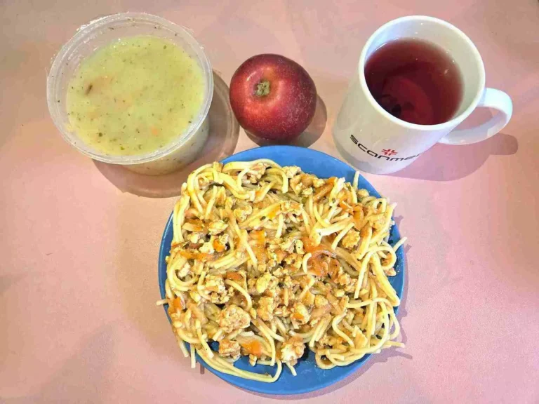 Obiad: dieta podstawowa
zupa zalewajka 450ml, spaghetti z mięsem mielonym drobiowym 350g, woda z sokiem malinowym, jabłko
A: 1,3
Obiad: dieta podstawowa
zupa zalewajka 450ml, spaghetti z mięsem mielonym drobiowym 350g, woda z sokiem malinowym, jabłko
A: 1,3