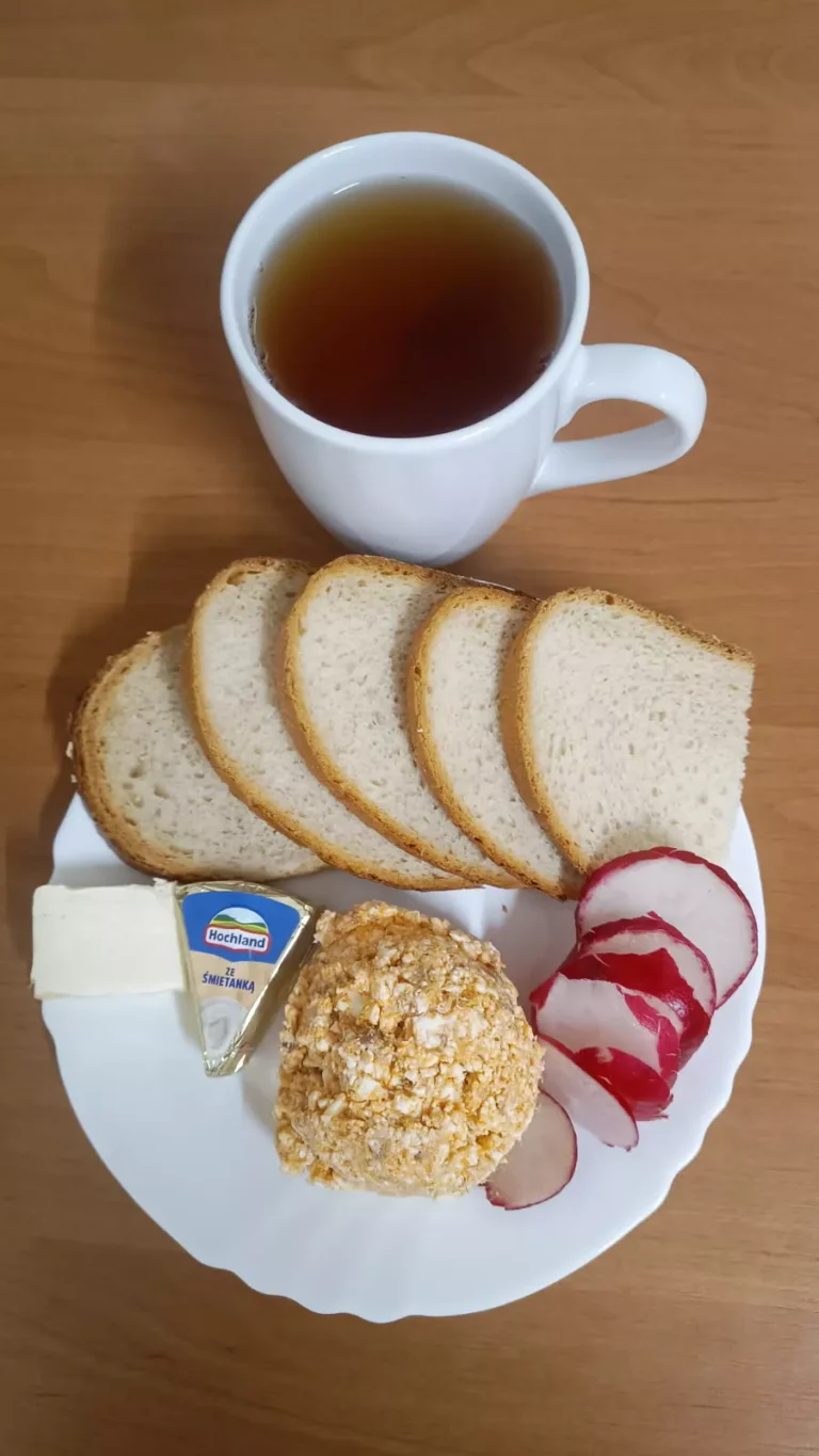 śniadanie dieta podstawowa: chleb mieszany z płatkami owsianymi 20g, chleb pszenny 60g, margaryna miękka 10g, ser topiony 30g, pasta z makreli w pomidorach 100g, rzodkiewka 40g, herbata czarna
A: 1,4,7
śniadanie dieta podstawowa: chleb mieszany z płatkami owsianymi 20g, chleb pszenny 60g, margaryna miękka 10g, ser topiony 30g, pasta z makreli w pomidorach 100g, rzodkiewka 40g, herbata czarna
A: 1,4,7