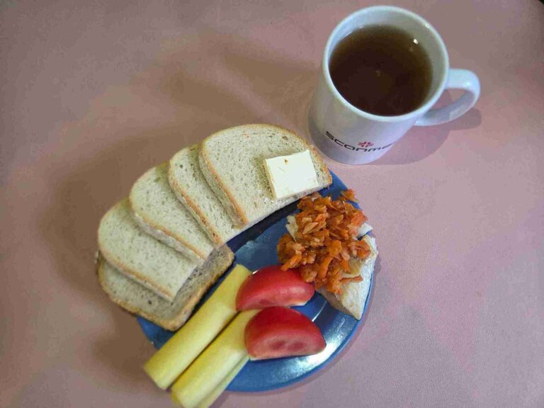 Śniadanie: dieta podstawowa
chleb pszenny 60g, chleb mieszany z płatkami owsianymi 20g, margaryna miękka 10g, ryba po grecku 100g, ser żółty 40g, pomidor 60g, herbata czarna
A: 1,4,7,9
Śniadanie: dieta podstawowa
chleb pszenny 60g, chleb mieszany z płatkami owsianymi 20g, margaryna miękka 10g, ryba po grecku 100g, ser żółty 40g, pomidor 60g, herbata czarna
A: 1,4,7,9