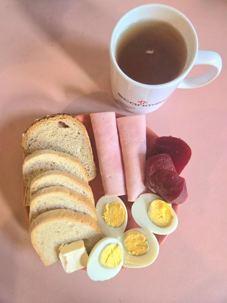 śniadanie dieta podstawowa: chleb pszenny 60g, chleb mieszany z płatkami owsianymi 20g, margaryna miękka 10g, wędlina wieprzowa 60g, jajko na twardo 2 szt., buraki kiszone 50g, herbata czarna
A: 1,3,7 śniadanie dieta podstawowa: chleb pszenny 60g, chleb mieszany z płatkami owsianymi 20g, margaryna miękka 10g, wędlina wieprzowa 60g, jajko na twardo 2 szt., buraki kiszone 50g, herbata czarna
A: 1,3,7