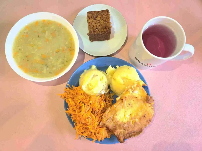 Obiad: dieta podstawowa
zupa brokułowa 450ml, smażona ryba w panierce 110g, ziemniaki gotowane 150g, surówka z tartej marchewki 120g, woda z sokiem malinowym, ciasto marchewkowe
A: 1,3,4
Obiad: dieta podstawowa
zupa brokułowa 450ml, smażona ryba w panierce 110g, ziemniaki gotowane 150g, surówka z tartej marchewki 120g, woda z sokiem malinowym, ciasto marchewkowe
A: 1,3,4